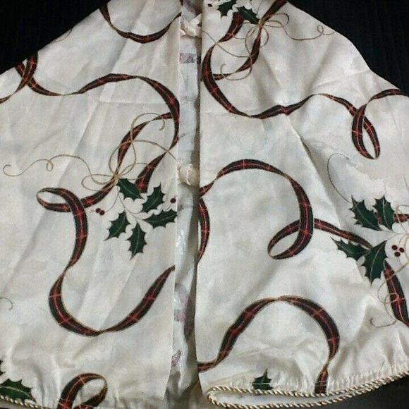 brand new Lenox Christmas Holiday Nouveau Damask approx. 60" Round Tree Skirt - Picture 4 of 12